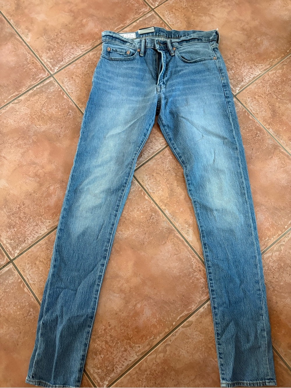 GAP men’s Classic Light Blue Slim taper Jeans 32 / 36 NEW WITH TAGS